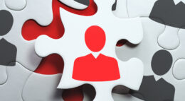 Qual é a importância do processo de recrutamento e seleção na esfera trabalhista?