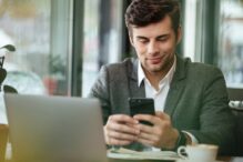 O envio de mensagens pelo WhatsApp após o horário de trabalho pode ser considerado como horas extras?