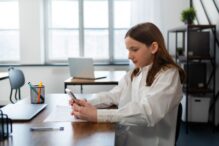 Justa causa por uso de celular no trabalho