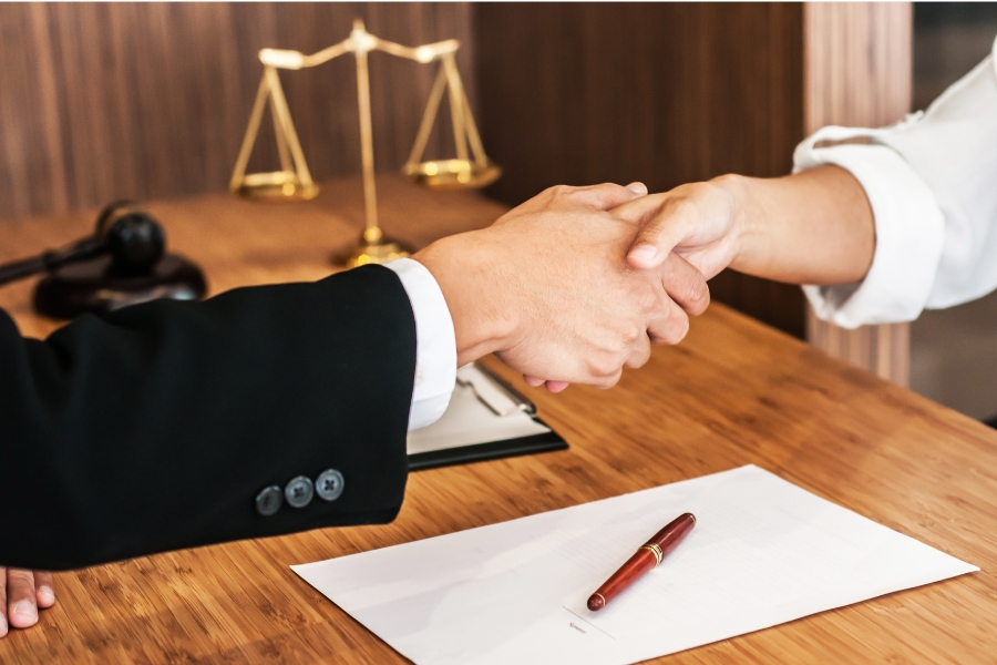 Sua empresa ainda não tem uma assessoria jurídica trabalhista? Descubra por que isso pode custar caro!