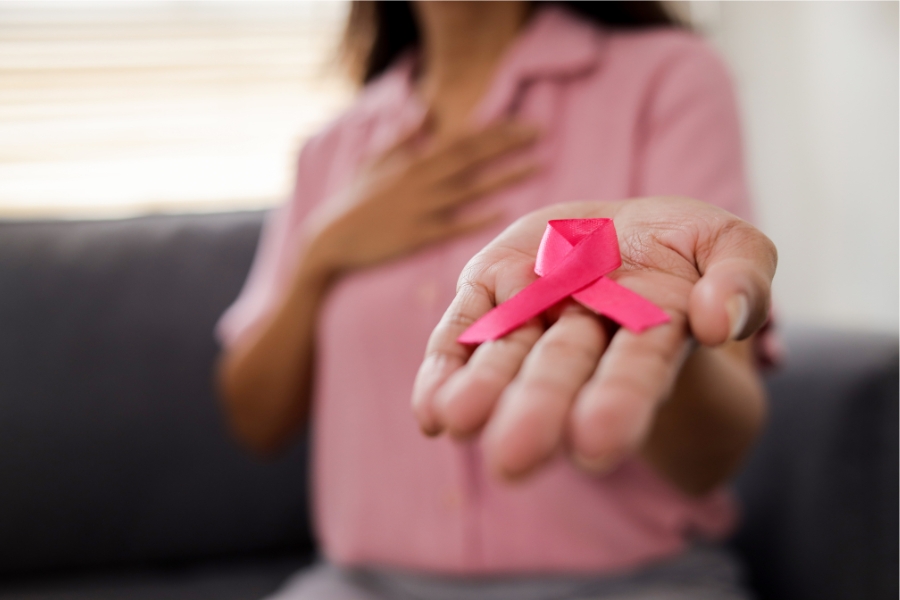 Outubro Rosa – Direitos trabalhistas da empregada com câncer de mama
