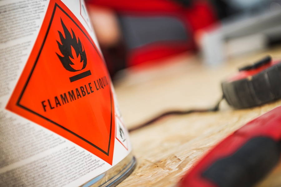 Entenda os adicionais de insalubridade, periculosidade e trabalho noturno e os riscos de ignorá-los na sua empresa