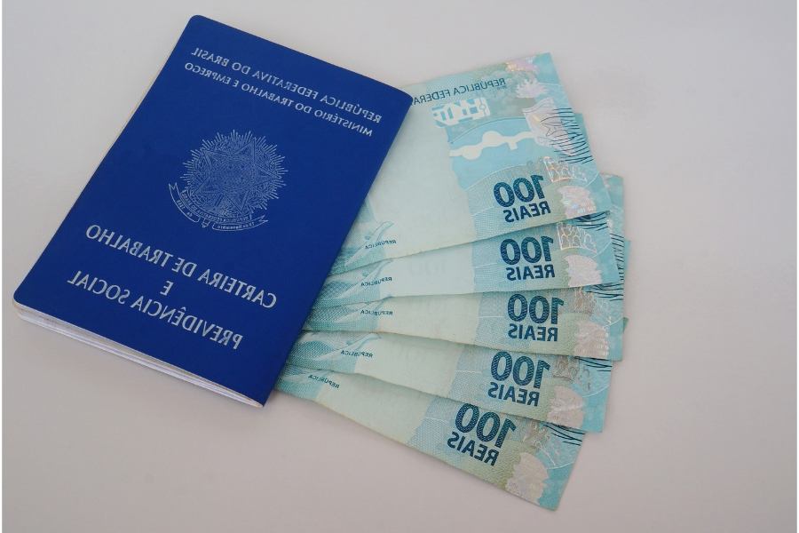 A empresa pode negar o pedido de antecipação da 1ª parcela do 13º salário?